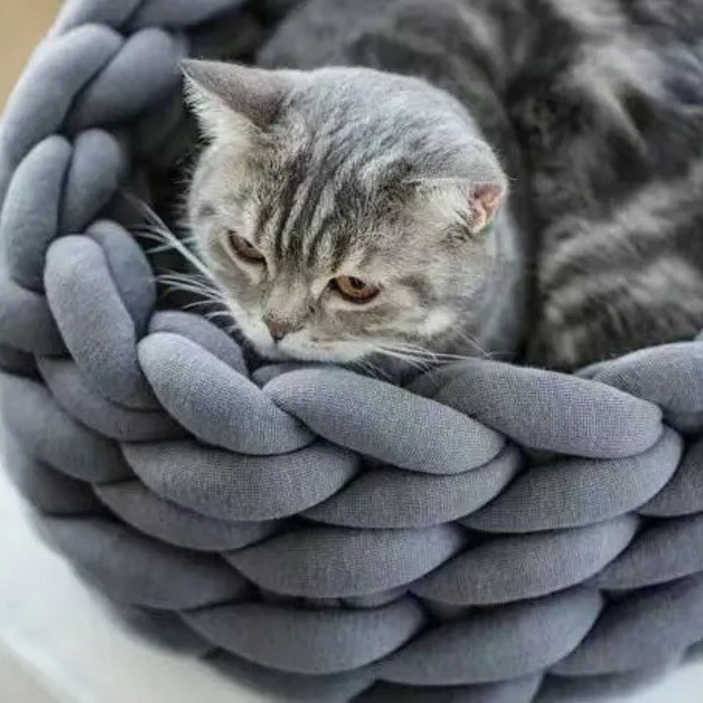 panier-pour-chat-original-gris-tressé