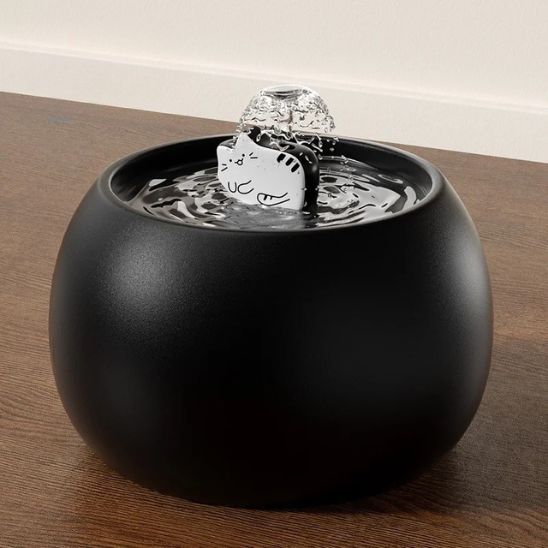 fontaine-a-eau-ceramique-chat-noir