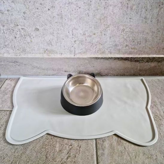 tapis gamelle chat pièce préservée